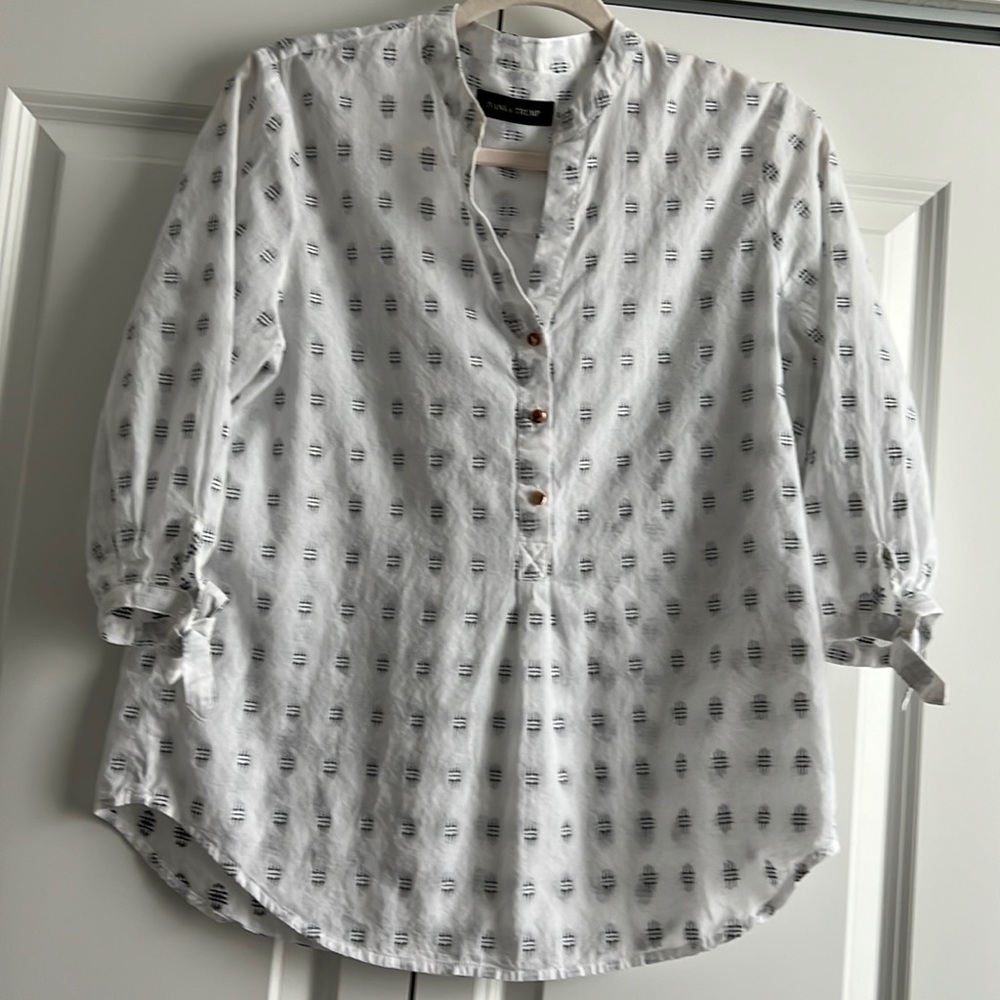 Ladies blouse three-quarter length sleeve